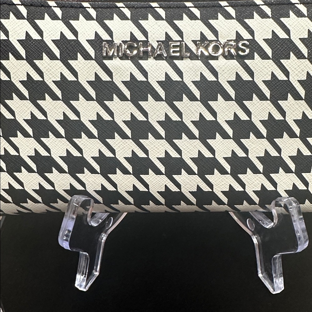 EUC Michael Kors Houndstooth Wallet🖤🤍 - Picture 2 of 13